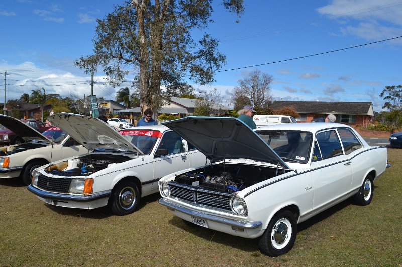 47-HoldenTorana-4cyl-early70s.JPG - Holden Torana 4-cyl early 70s (based on Vauxhall Viva). Early 80s Holden Commodores in background (based on German Opel)